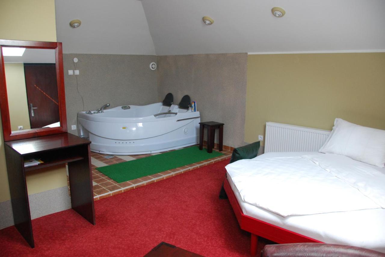 לסקובץ Hotel Vila Mitic Luxx Spa Centar חדר תמונה